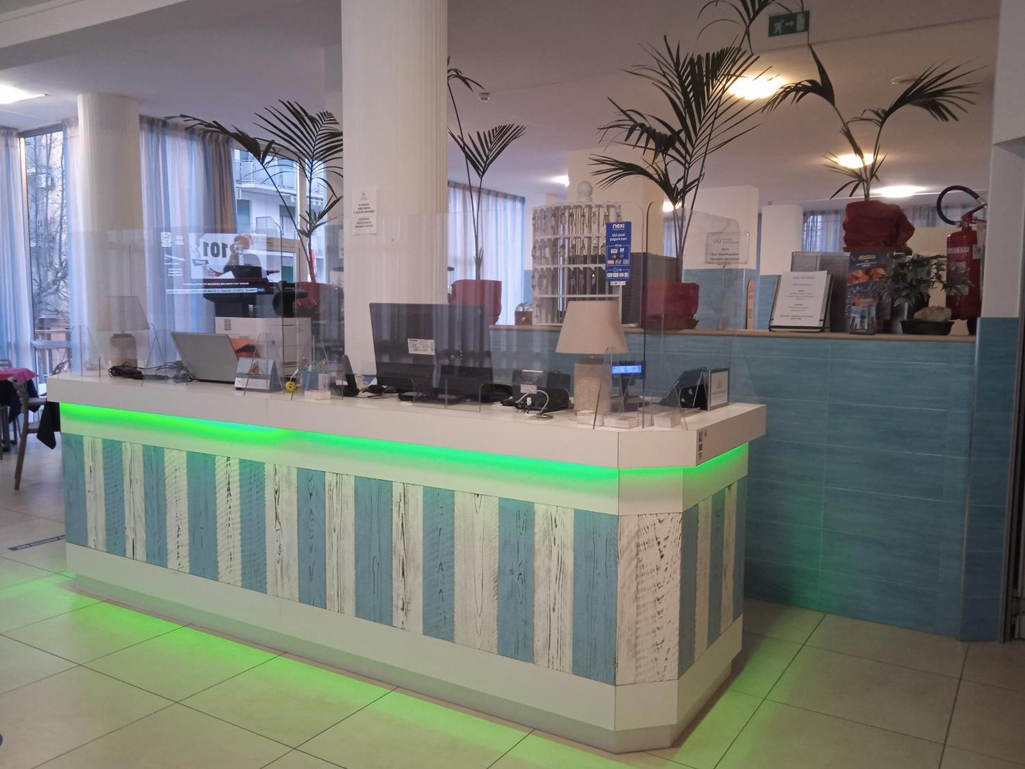 Hotel Napoleon Cesenatico Exteriör bild