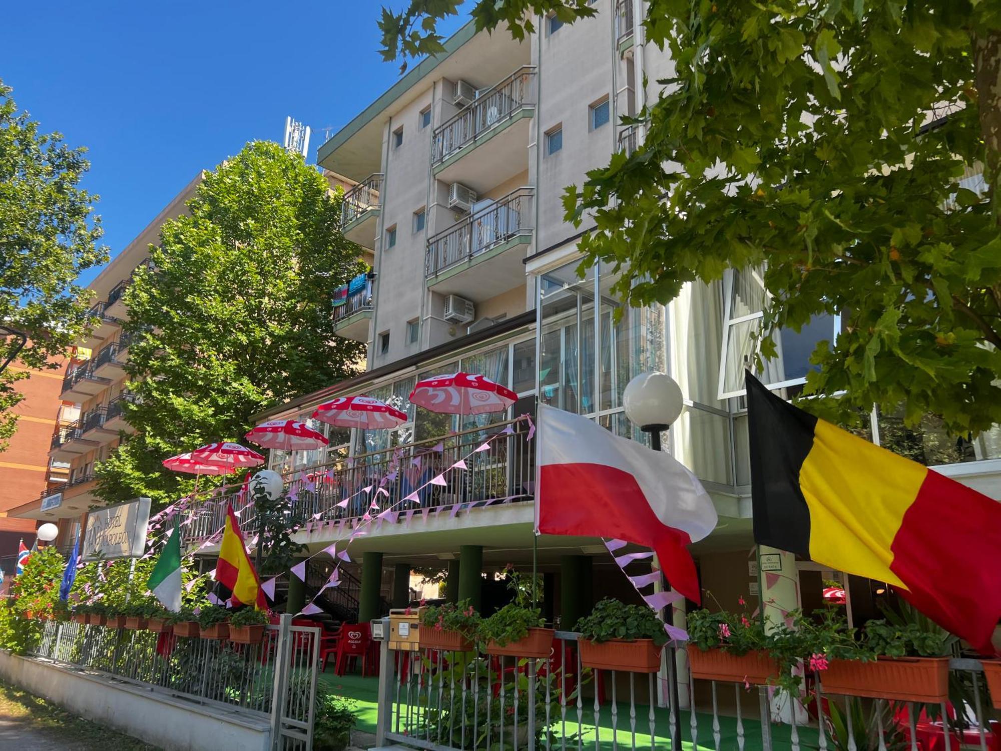 Hotel Napoleon Cesenatico Exteriör bild
