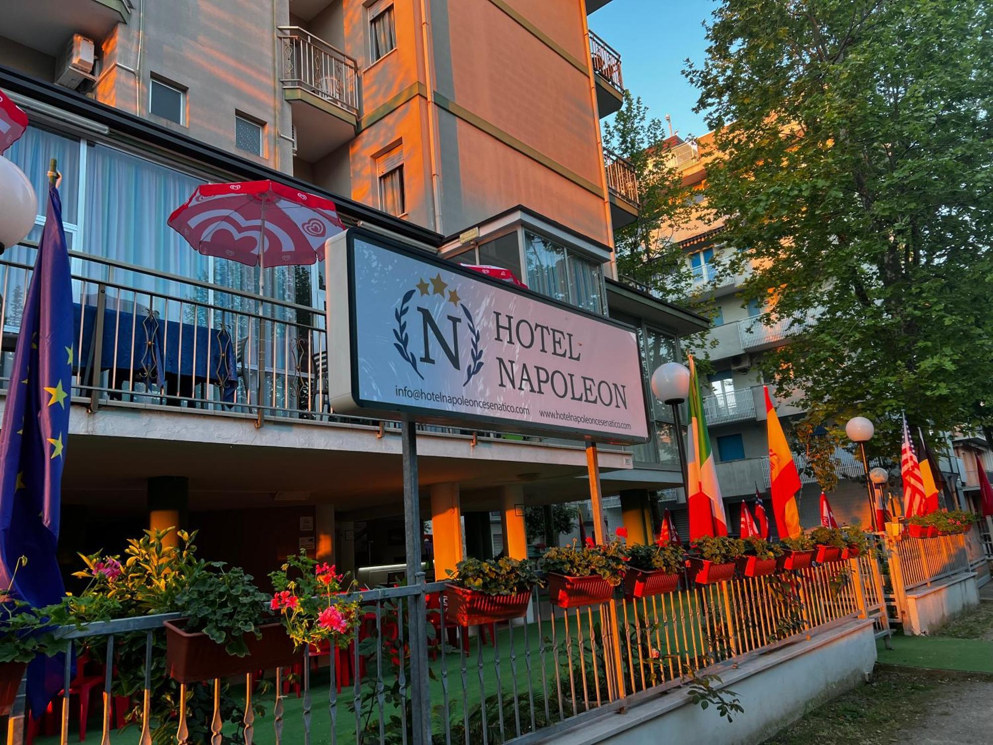 Hotel Napoleon Cesenatico Exteriör bild